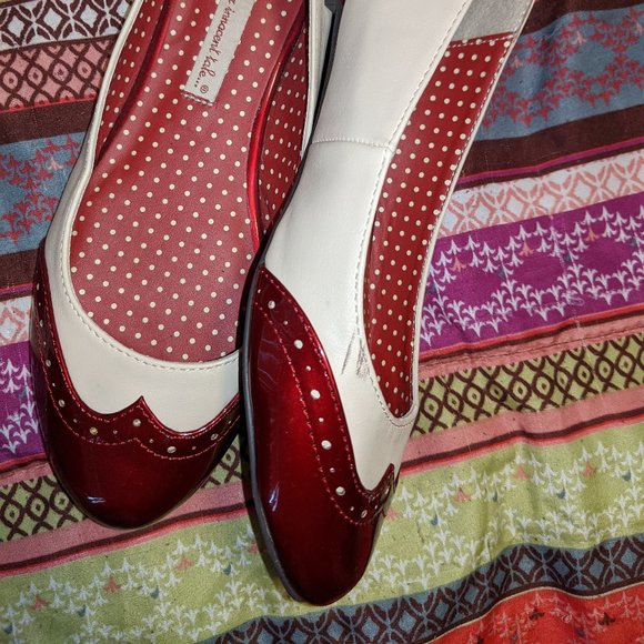 B.A.I.T Footwear Sarah Patent Red Flats 7.5 - Picture 3 of 3